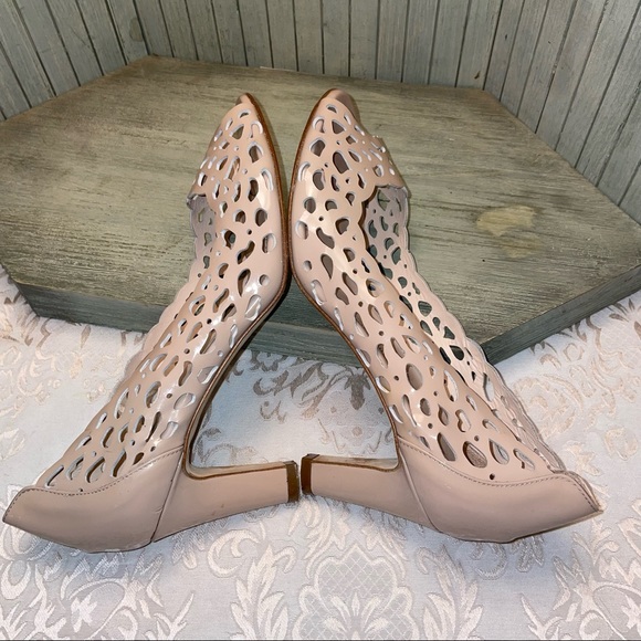 Aquatalia Beige Cut Out Patent Leather Heels Made in Italy 8.5 - Picture 9 of 10